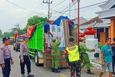 Distribusi logistik Pilkada Magetan, dari PPK ke PPS, Selasa (26/11/2024).