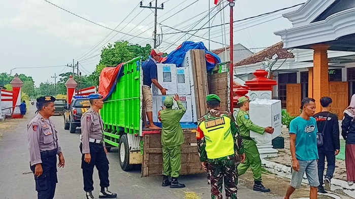 Distribusi logistik Pilkada Magetan, dari PPK ke PPS, Selasa (26/11/2024).