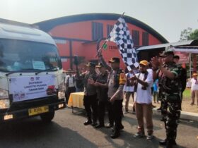 Pelepasan mobil pendistribusian logistik KPU kabupaten Jombang.(blok-a.com/Syahrul Wijaya)