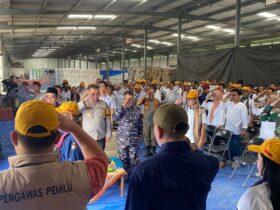 Polresta Banyuwangi kawal proses pendistribusian logistik Pilkada serentak 2024, Sabtu (23/11/2024).(blok-a.com/Kuryanto)