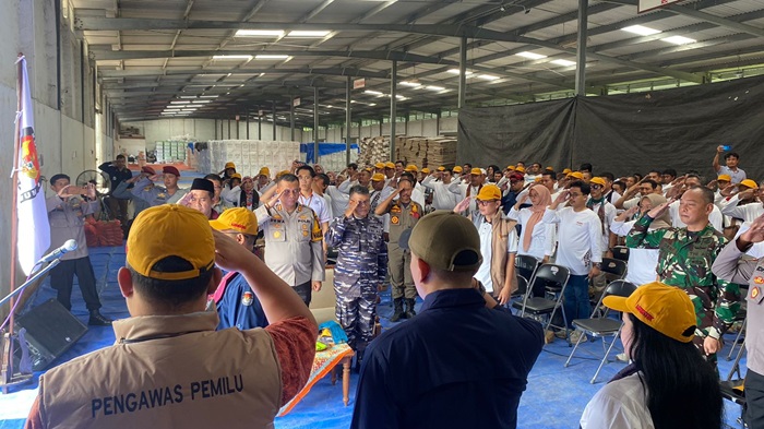 Polresta Banyuwangi kawal proses pendistribusian logistik Pilkada serentak 2024, Sabtu (23/11/2024).(blok-a.com/Kuryanto)