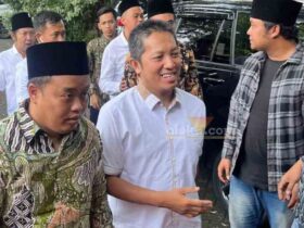 Ketua Umum Gerakan Pemuda (GP) Ansor, Addin Jauharudin bersama calon Wakil Bupati Blitar Abdul Ghoni. (blok-a.com/Fajar)