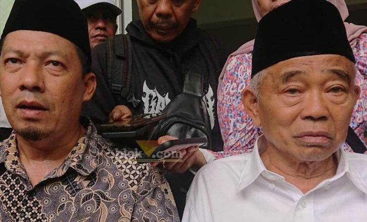 Kiai Asep bersama ketua tim pemenangan Mubarok, Suwandy Firdaus.(blok-a.com/Syahrul Wijaya)