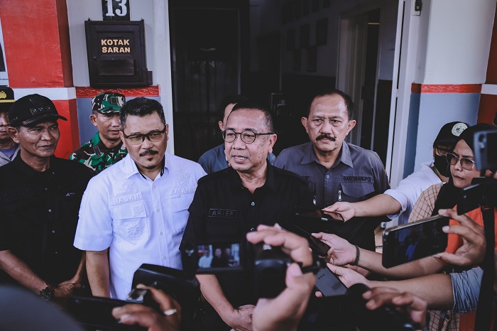 Pj Sekda Jember diwawancarai awak media, Rabu (27/11/2024). (Diskominfo Jember untuk blok-a.com)