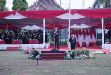 Pjs Bupati Jember memimpin upacara Peringatan Hari Sumpah Pemuda ke-96 di Lapangan Kecamatan Sukorambi, Senin (28/10/2024). (Foto: Diskominfo Jember untuk blok-a.com)