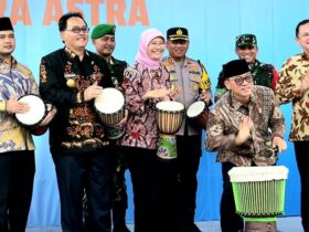 Pelepasan ekspor Kendang Jimbe asal Desa Ngoran ke negara China langsung dilakukan Mendes PDT, H. Yandri Susanto didampingi Pjs. Bupati Blitar Jumadi. (dok. kominfokab blitar)