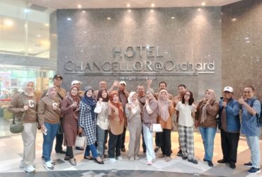 Foto bersama para Kades se-Kecamatan Taman saat acara pelesiran ke Batam dan Singapura.