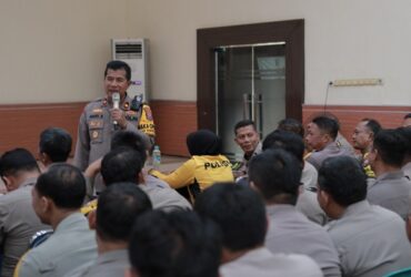 Wakapolres Jombang memberikan pengarahan kepada seluruh anggota Bhabinkamtibmas di Graha Bhakti Bhayangkara.(dokumen Polres)
