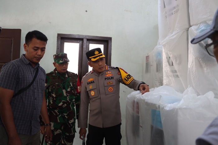 Polresta Banyuwangi gelar Patroli Sinergi ke berbagai lokasi strategis di seluruh wilayah Kabupaten Banyuwangi, Kamis (28/11/2024).(blok-a.com/Kuryanto)