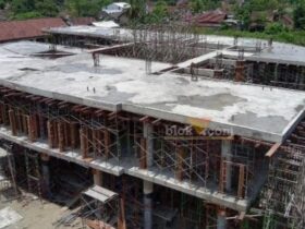 Pembangunan Gedung Perpustakaan Daerah Kabupaten Blitar yang terletak di Desa Jatilengger, Kecamatan Ponggok, dihentikan pelaksanaanya. (blok-a.com/Fajar)