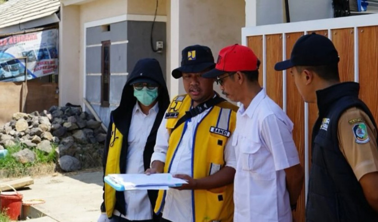 Dinas PU CKPP Banyuwangi saat Verifikasi Usulan Prasarana, Sarana dan Utilitas untuk Perumahan Subsidi. (dok. DPU CKPP)