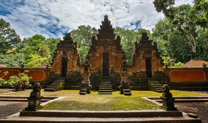 Pura Luhur Giri Salaka, Taman Nasional (TN) Alas Purwo.(dok. Kominfo Jatim)