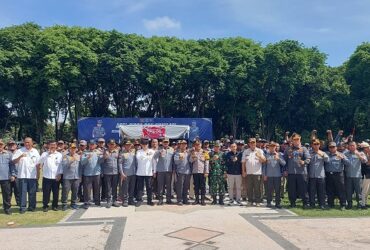 Apel siaga Satlinmas Jatim di Alun-Alun Bojonegoro, Rabu (20/11/2024).