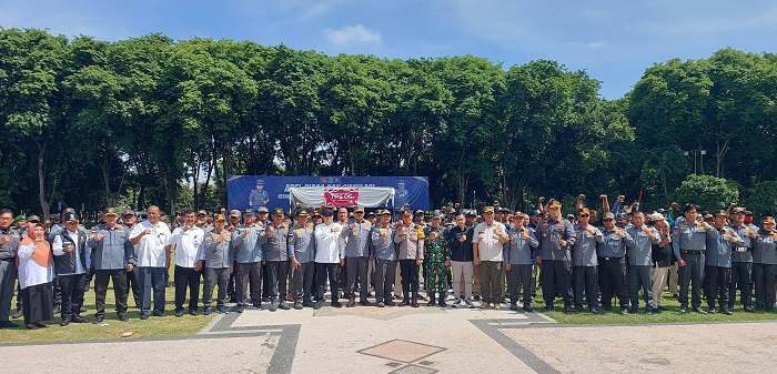 Apel siaga Satlinmas Jatim di Alun-Alun Bojonegoro, Rabu (20/11/2024).