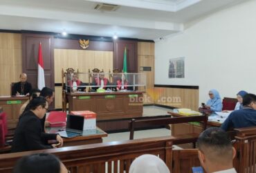 Dr Riawam Tjandra dihadirkan pada sidang gugatan H Zainal Abidin Pemilik SPBU di Golokan Gresik melawan Pertamina Patra Niaga di Gelar di ruang Sari, PN Gresik, Kamis (21/11/2024). (blok-a.com/ivan)