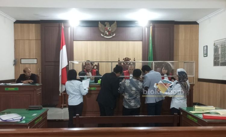 Sidang lanjutan gugatan perbuatan melawan hukum (PMH) antara penggugat H. Zainal Abidin pemilik SPBU di Golokan, Sidayu, Gresik melawan tergugat Pertamina Patra Niaga, Kamis (7/11/2024).(blok-a.com/ivan)