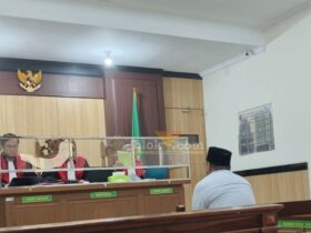 Terdakwa Shodikin menjalani sidang putusan di ruang sidang Sari PN Gresik, Kamis (31/10/2024).(blok-a.com/ivan)
