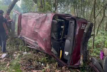 Kondisi mobil yang terlibat kecelakaan akibat rem blong di jalur Batu-Pacet.(dokumen relawan)