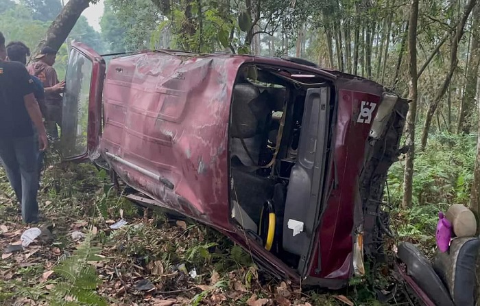 Kondisi mobil yang terlibat kecelakaan akibat rem blong di jalur Batu-Pacet.(dokumen relawan)
