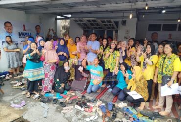 Wahyu Hidayat bersama masyarakat Bakalan Krajan, Kecamatan Sukun, Kota Malang. (blok-a.com/Yogga Ardiawan)