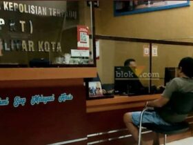 Prawoto Sadewo saat melapor di Polres Blitar Kota. (blok-a.com/Fajar)
