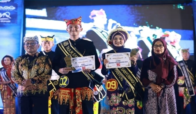 Caption : Kontes pemilihan jebeng Thulik Banyuwangi 2024, digelar di Gesibu Banyuwangi, Jum'at (6/12/2024) malam. (blok-a.com/Kuryanto).