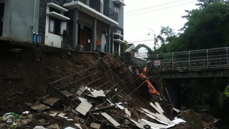 Longsor Menimpa Rumah Dekat Ngujil Bunulrejo Malang, Terdengar Kayak Bom Meledak