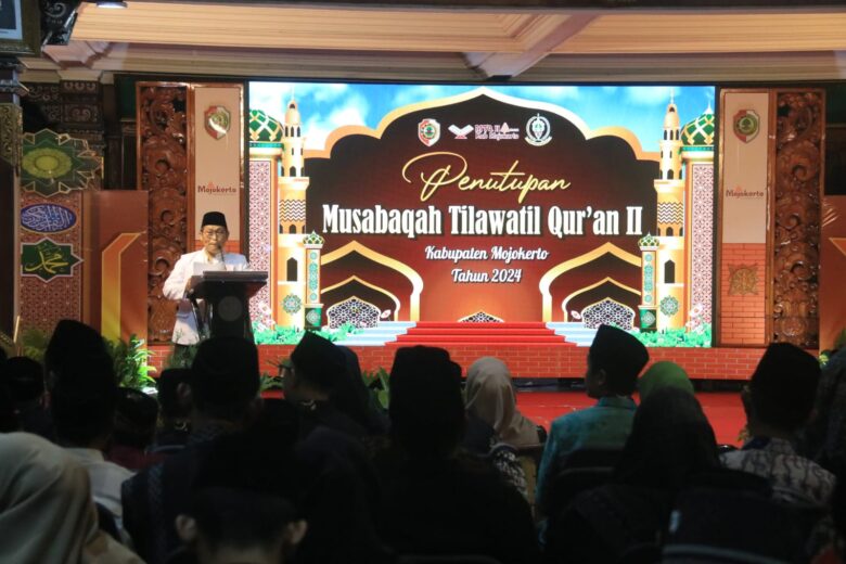 Teks: penutupan dan penyerahan piala juara MTQ ke-II kabupaten Mojokerto.(blok-a.com/Syahrul Wijaya)