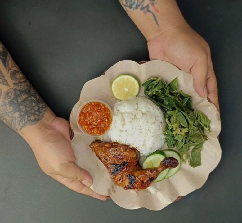 Menu ayam bakar khas Banjarmasin di Ayam Bakar Ndoro, Kota Malang (dok. Instagram @ayambakar.ndoro)