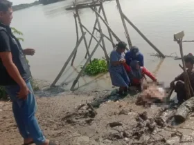JN ditemukan istrinya dalam kondisi terlentang sudah tak bernyawa di tepi Sungai Bengawan Solo, Desa Bedanten, Bungah, Gresik.