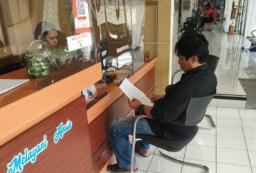 Handoko Pramono (55), warga Jalan Merapi Kelurahan Kepanjenlor Kecamatan Kepanjenkidul Kota Blitar melapor dugaan tindak pidana sesuai dengan pasal 167 jo pasal 335 ayat 1 KUHP. (blok-a.com/Fajar)