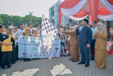 Jalan sehat dimulai dari halaman Kantor Bupati Gresik dan berakhir di Kantor Cabang Dinas Pendidikan Provinsi Jawa Timur Wilayah Kabupaten Gresik.