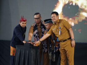 Pj Bupati Magetan Nizhamul didampingi Kepala Dikpora Suwata saat membuka acara Gebyar Karya Inovasi