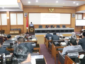 Rapat paripurna pembentukan Panitia Khusus Ranperda Kabupaten Gresik digelar secara maraton.