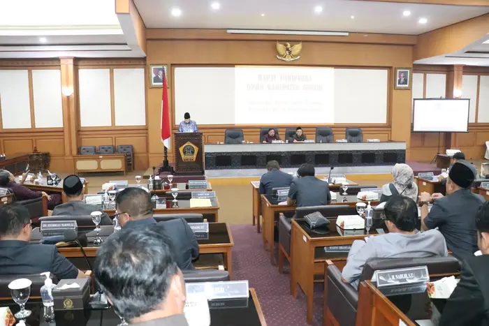 Rapat paripurna pembentukan Panitia Khusus Ranperda Kabupaten Gresik digelar secara maraton.