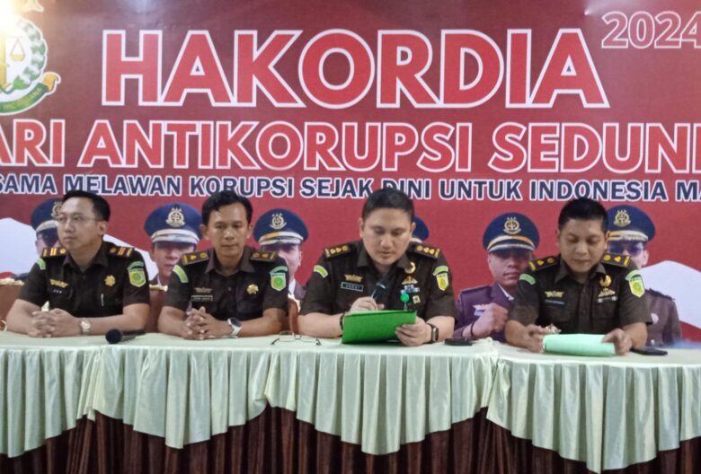 Kejari Kabupaten Blitar menetapkan YW, mantan Direktur PDAM Tirta Penataran Kabupaten Blitar sebagai tersangka dalam dugaan kasus korupsi dua proyek pengeboran sumber air. (blok-a.com/Fajar)