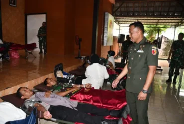 Dandim 0815 Letkol Inf Rully Noriza hadiri bakti kesehatan di hari juang TNI AD ke-79.(blok-a.com/Syahrul Wijaya)