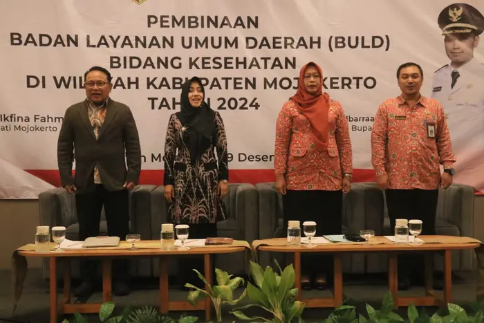 Bupati Mojokerto Ikfina Fahmawati dalam acara peningkatan mutu pelayanan dan pengelolaan BLUD di hotel Aston.(blok-a.com/Syahrul Wijaya)