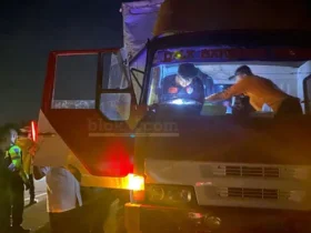 Kondisi truk yang terlibat kecelakaan maut di Tol Pandaan-Malang, Kabupaten Malang, Senin (23/12/2024) malam.(blok-a.com/Putu Ayu Pratama S)