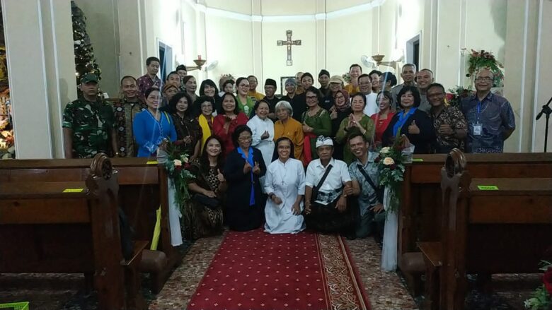 Malam Misa Natal di Gereja Cor Jesu Malang