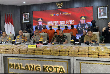 Suasana rilis ungkap kasus narkoba jaringan antar pulau di Mapolresta Malang Kota, Selasa (3/12/2024) (Muhammad Berril Labiq/blok-a)