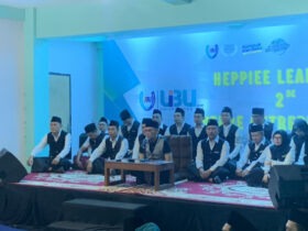 Rektor UIBU, Dr Nurcholis Sunuyeko atau Sam Rektor saat memberikan sambutan di acara Samba di hadapan ribuan mahasiswa baru UIBU, Rabu (4/12/2024) malam (blok-a/Bob Bimantara Leander)