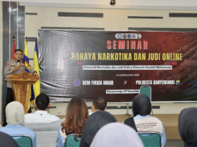 Caption : Kapolresta Banyuwangi, Kombes Pol Rama Samtama Putra hadiri seminar bahaya narkotika dan judi online di Kampus Universitas Airlangga Banyuwangi, Sabtu (7/12/2024)(blok-a.com/Kuryanto).