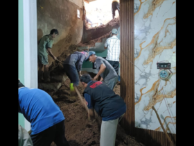 Tebing Setinggi 10 Meter Longsor Timpa Rumah Warga di Ngantang Malang