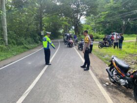 Kecelakaan hari ini di Malang Kalipare Tabrakan truk ayam sepeda motor