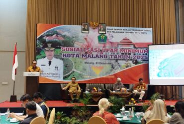 Pj Wali Kota Malang, Iwan Kurniawan saat menggelar sosialisasi kenaikan UMK Kota Malang (blok-a.com / Yogga Ardiawan)