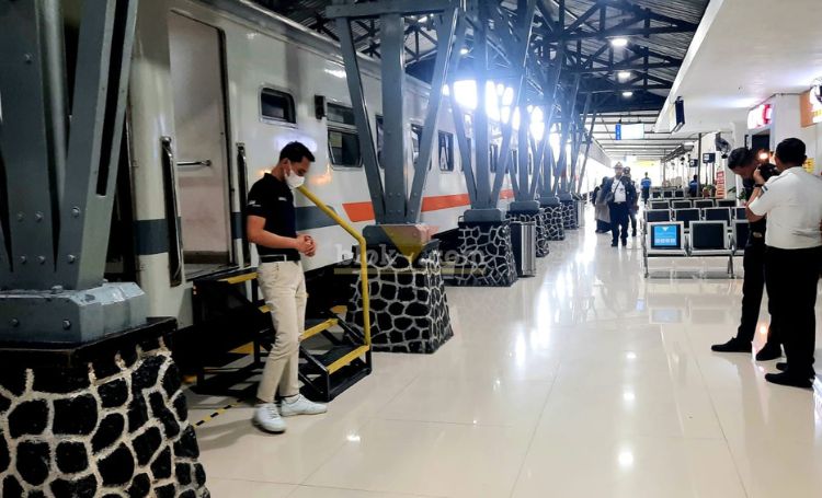 Kereta Api Matarmaja hendak berangkat menuju Jakarta dari Stasiun Blitar. (blok-a.com/Fajar)