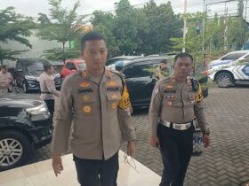 Teks: Kapolres saat berkunjung ke kantor kecamatan Jetis.(blok-a.com/Syahrul Wijaya)