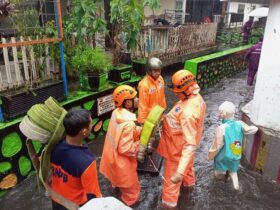 Penanganan banjir di Kota Malang, Jumat (6/12/2024).(dok. BPBD Kota Malang)
