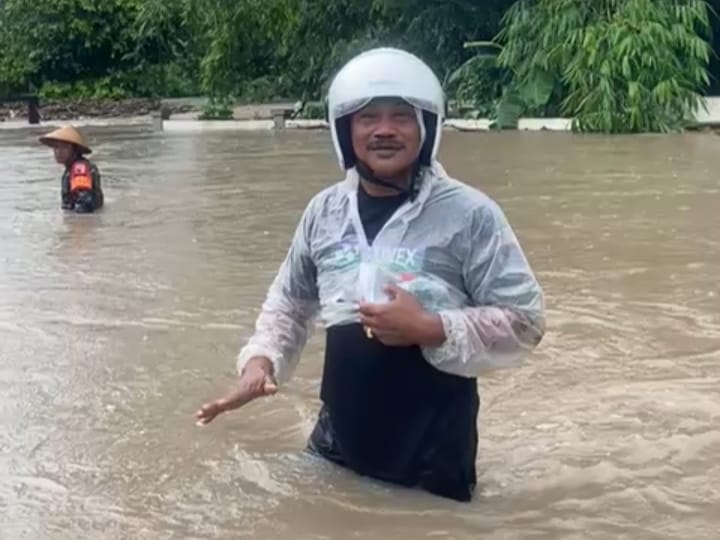Hujan deras dengan intensitas tinggi menyebabkan banjir di Kecamatan Siliragung, Minggu (22/12/2024). (blok-a.com/Kuryanto)